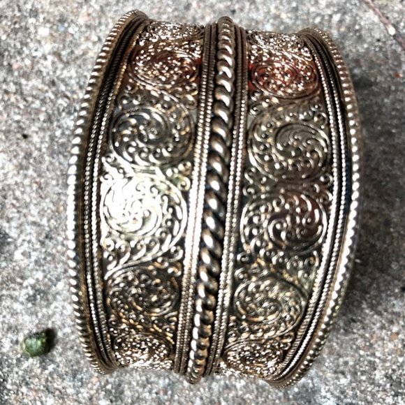 Vintage Cuff - Picture 2 of 3